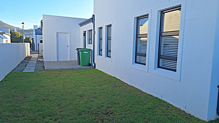 3 Bedroom Property for Sale in Sandbaai Western Cape
